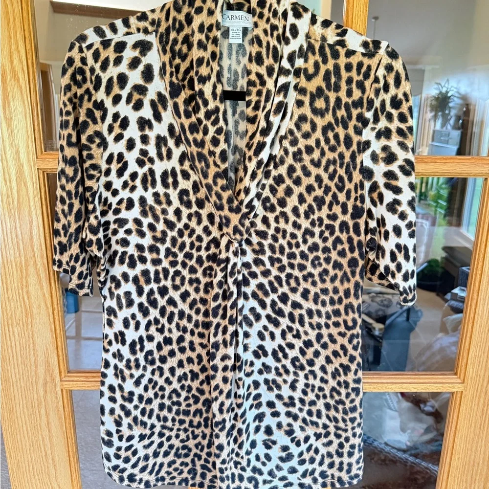 Carmen Marc Valvo Animal Print V-Neck Top - Picture 2 of 3
